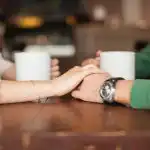 Hoe echte liefde van illusie te onderscheiden: 5 belangrijke signalen